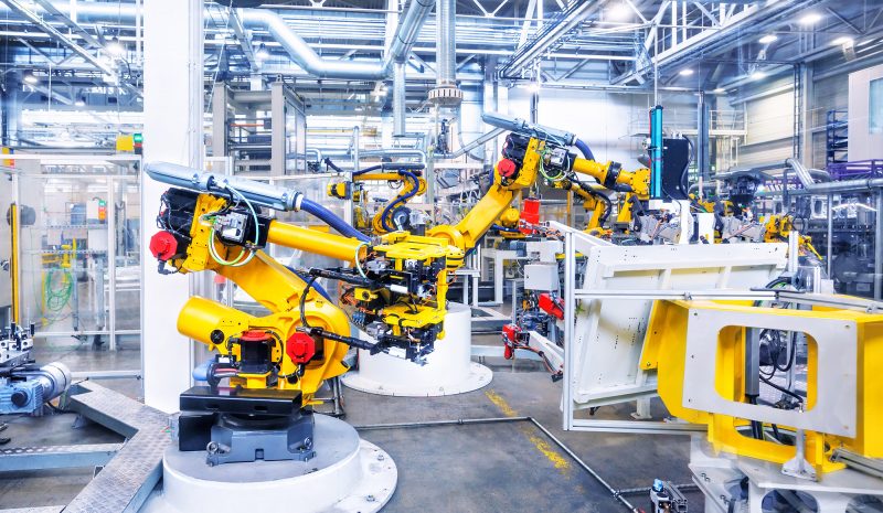 El reto de la industria del automóvil: liderar el uso de robots y evitar los hackeos