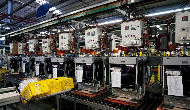 Robots que crean empleo y robots que lo destruyen: así podría ser el futuro laboral del mañana